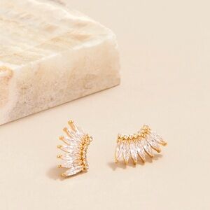 NWT Mignonne Gavigan Petite Crystal Madeline Earrings Gold
Crystal Stud Earrings